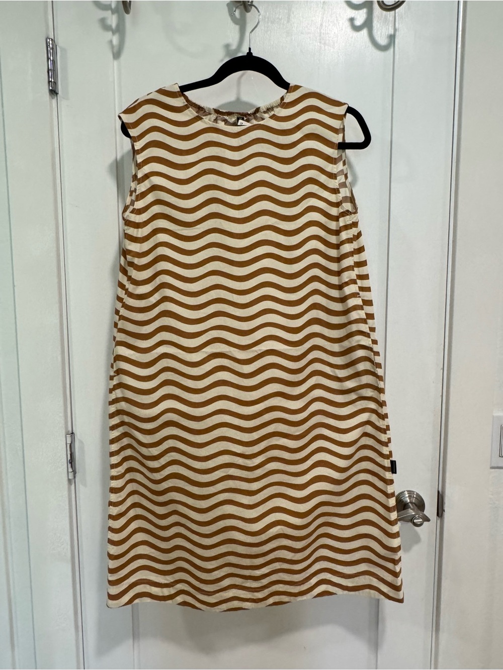 Marimekko x Uniqlo Sleeveless Wave-Stripe Midi Dress in Tan and Cream
